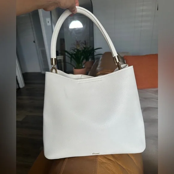 🛍️ Crossi cute bow bag never used. Measurements posted. - Picture 6 of 14